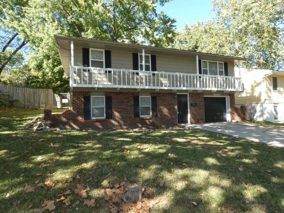 8108 NE 48th Terrace in Kansas City, MO - Building Photo