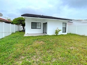 1005 SW 88th Ct in Miami, FL - Building Photo - Building Photo