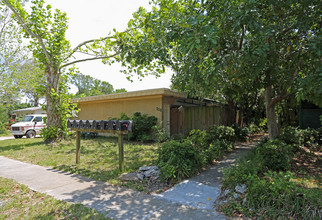 113 NE Madison Cir N in St. Petersburg, FL - Building Photo - Building Photo