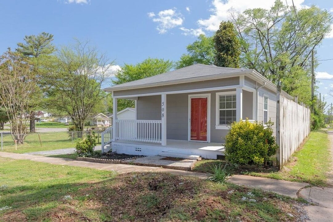 508 E 6th St in Sheffield, AL - Building Photo