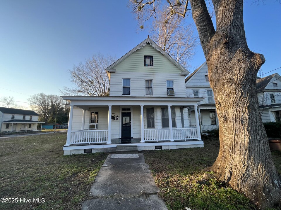 741 Riverside Ave in Elizabeth City, NC - Building Photo