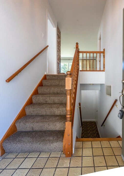 1122 Grand Teton Dr in Pacifica, CA - Building Photo
