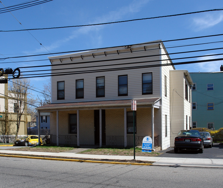 143 Valley Rd in Montclair, NJ - Building Photo