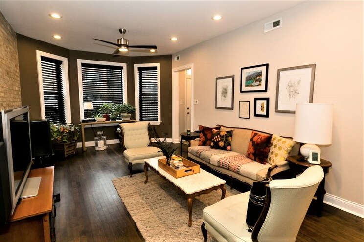 2019 N Hoyne Ave in Chicago, IL - Building Photo