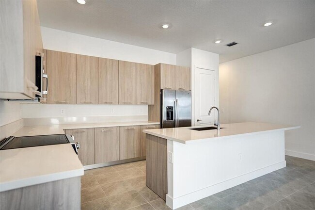 12328 SW 43rd St in Davie, FL - Building Photo - Building Photo