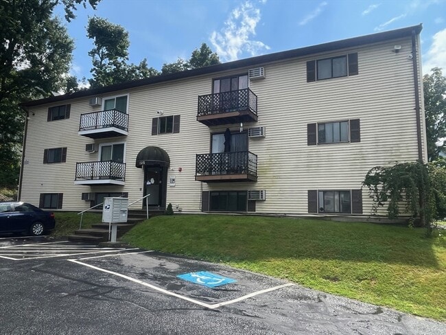 225 Danforth St in Fall River, MA - Building Photo - Building Photo