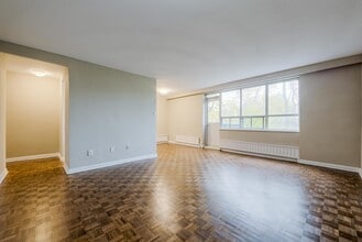 227 Cosburn Ave in Toronto, ON - Building Photo - Building Photo