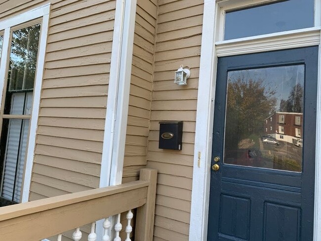 3042 Gilbert Ave, Unit 2 in Cincinnati, OH - Building Photo - Building Photo