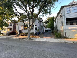 35 Upland Rd, Unit 2 in Somerville, MA - Building Photo - Building Photo