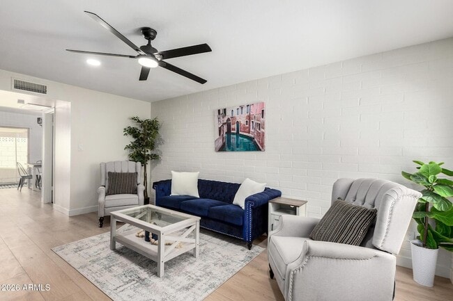 property at 4848 N Woodmere Fairway