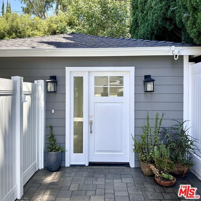 property at 1820 1/2 S Wooster St