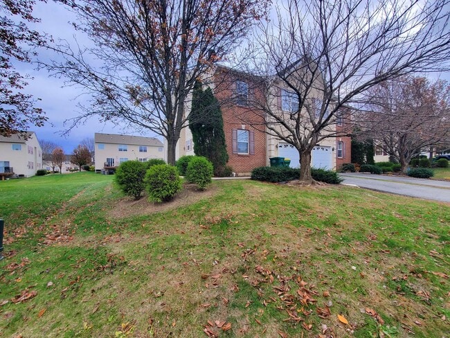 6852 Lincoln Dr in Macungie, PA - Building Photo - Building Photo