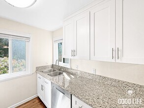 10303 Caminito Aralia in San Diego, CA - Building Photo - Building Photo