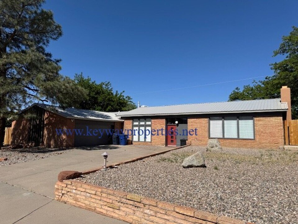 3705 Chapala Dr NE in Albuquerque, NM - Building Photo