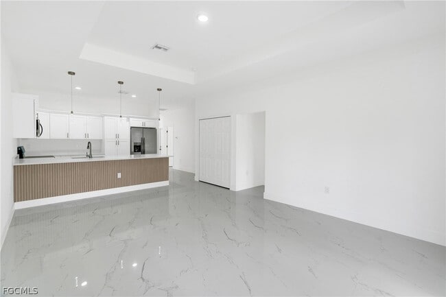 property at 724 Lamar St E