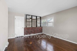 10515 Prestwick Dr in St. Louis, MO - Building Photo - Building Photo