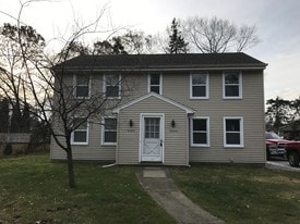 2324 Brandywine Ln in Port Huron, MI - Building Photo