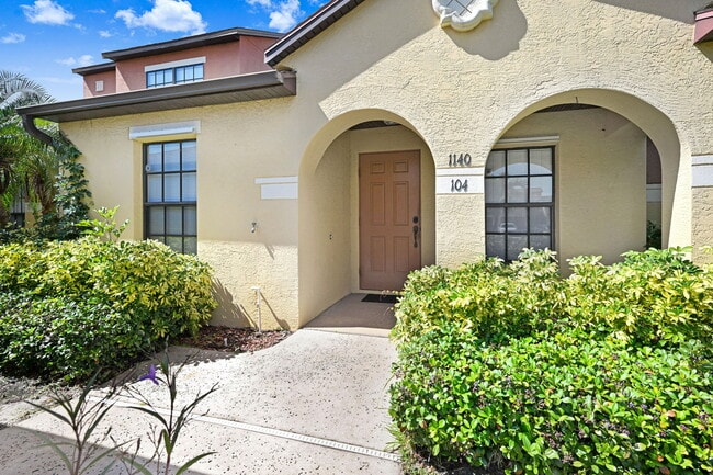 1140 Luminary Cir in Melbourne, FL - Foto de edificio - Building Photo