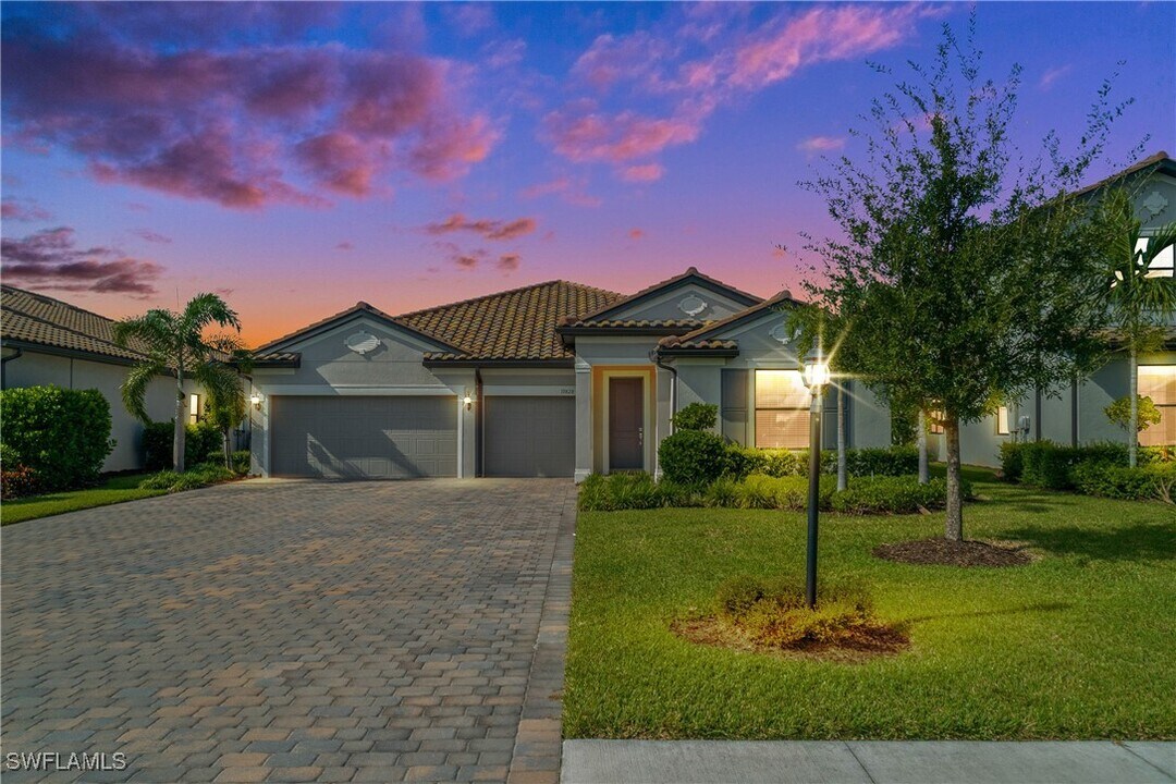 19828 Beverly Park Rd in Estero, FL - Building Photo