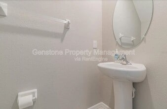 5157 White Chicory Dr in Ruskin, FL - Building Photo - Building Photo