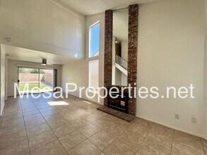 11321 Oakwood Dr in Fontana, CA - Building Photo - Building Photo