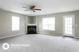 5902 Laurel Creek Ct in Greensboro, NC - Foto de edificio - Building Photo