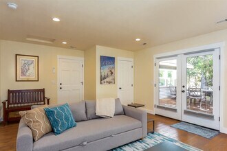 56832 Besson Rd in Bend, OR - Building Photo - Building Photo