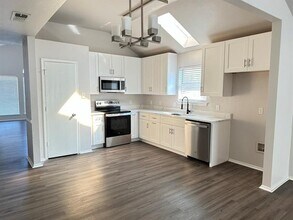 714 W Colony Dr in Arlington, TX - Building Photo - Building Photo