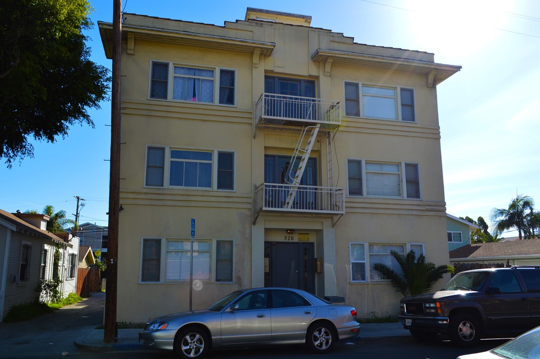 920 N Washington Pl in Long Beach, CA - Building Photo