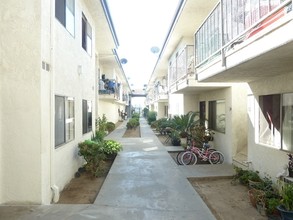 Vesta Street Apartments in Ontario, CA - Foto de edificio - Building Photo