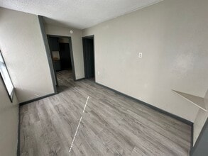 133 NE 2nd St in Moore, OK - Building Photo - Building Photo
