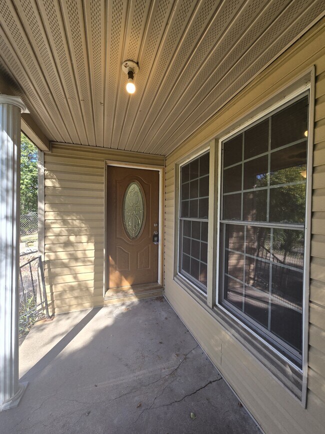 1334 N Estelle St in Wichita, KS - Building Photo - Building Photo