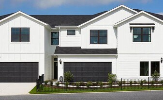 313 Fieldwood Dr, Unit C in Mustang Ridge, TX - Building Photo