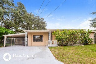 5023 Cougar Loop in Holiday, FL - Building Photo