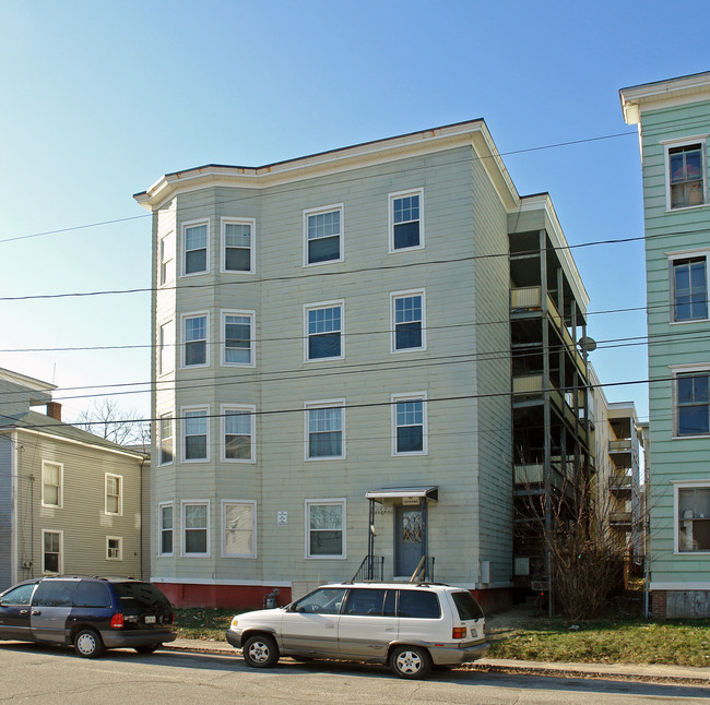 105 Shawmut St in Lewiston, ME - Foto de edificio - Building Photo