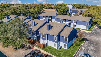 Casa Del Sol in San Antonio, TX - Building Photo