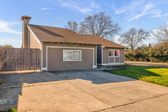 7000 Whyte Ave in Citrus Heights, CA - Building Photo - Building Photo