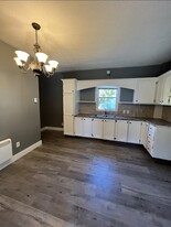 998-998 Riverside Dr in Bathurst, NB - Building Photo