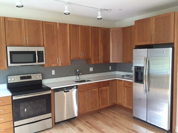369 Harvard St, Unit 367-6 in Cambridge, MA - Building Photo - Building Photo