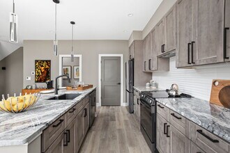 322 N Summit St in Indianapolis, IN - Building Photo - Building Photo