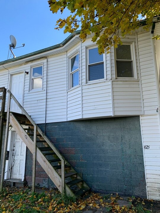 625 Grandview Ave in Steubenville, OH - Building Photo