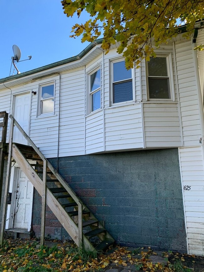 property at 625 Grandview Ave