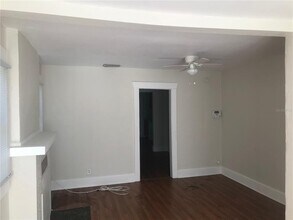 2035 14th St S in St. Petersburg, FL - Foto de edificio - Building Photo