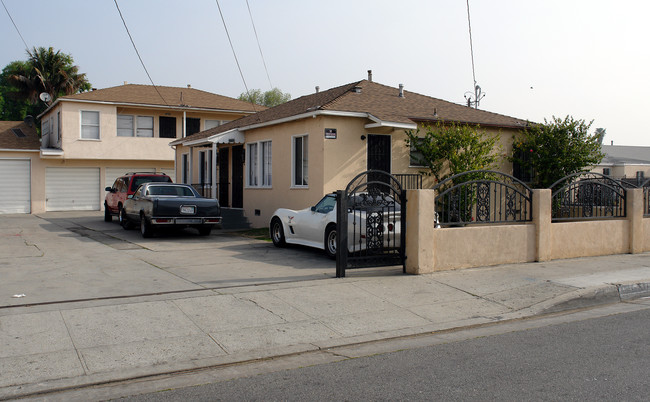 4017 W 111th St in Inglewood, CA - Building Photo - Building Photo