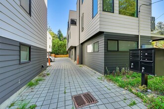 9306 Sturtevant Ave S in Seattle, WA - Building Photo - Building Photo