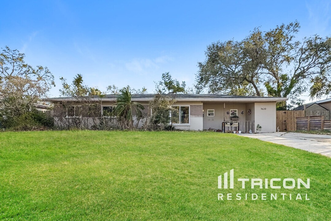 7620 16th Ave N in St. Petersburg, FL - Building Photo