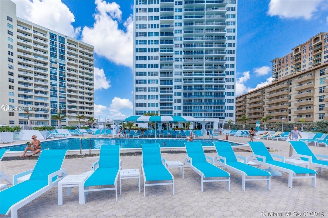 3140 S Ocean Dr, Unit 2203 in Hallandale Beach, FL - Building Photo