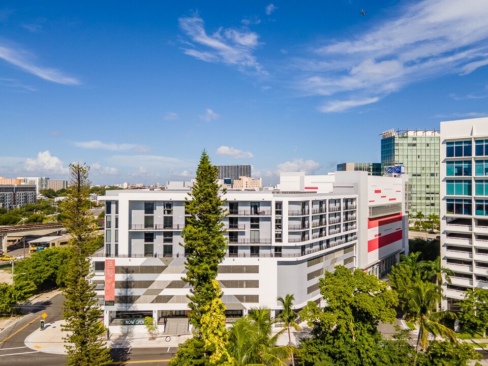 Soleste Spring Garden in Miami, FL - Foto de edificio