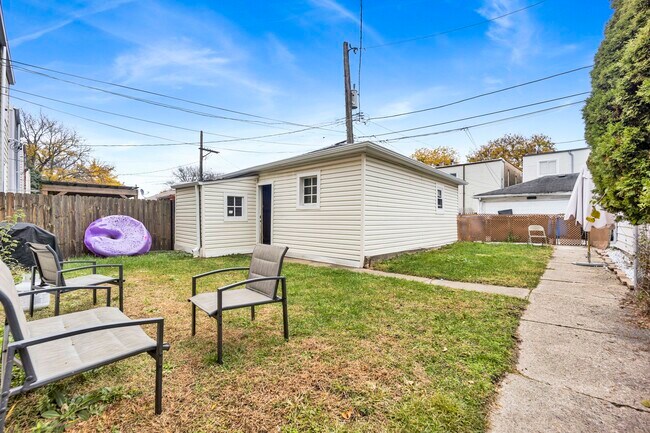 5015 W Montrose Ave in Chicago, IL - Building Photo - Building Photo