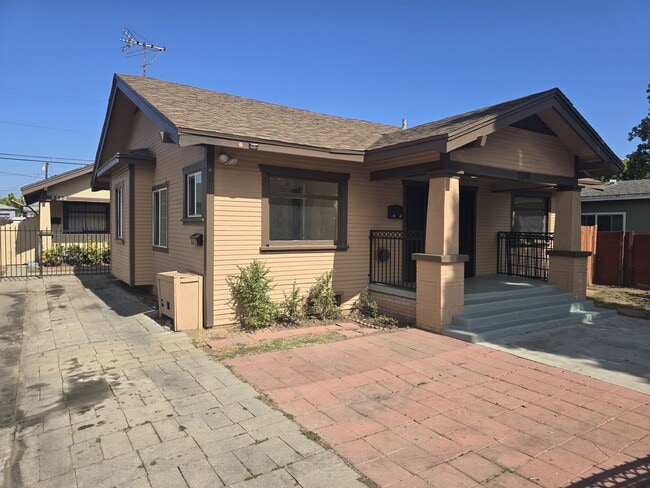 property at 2538 Elm Ave